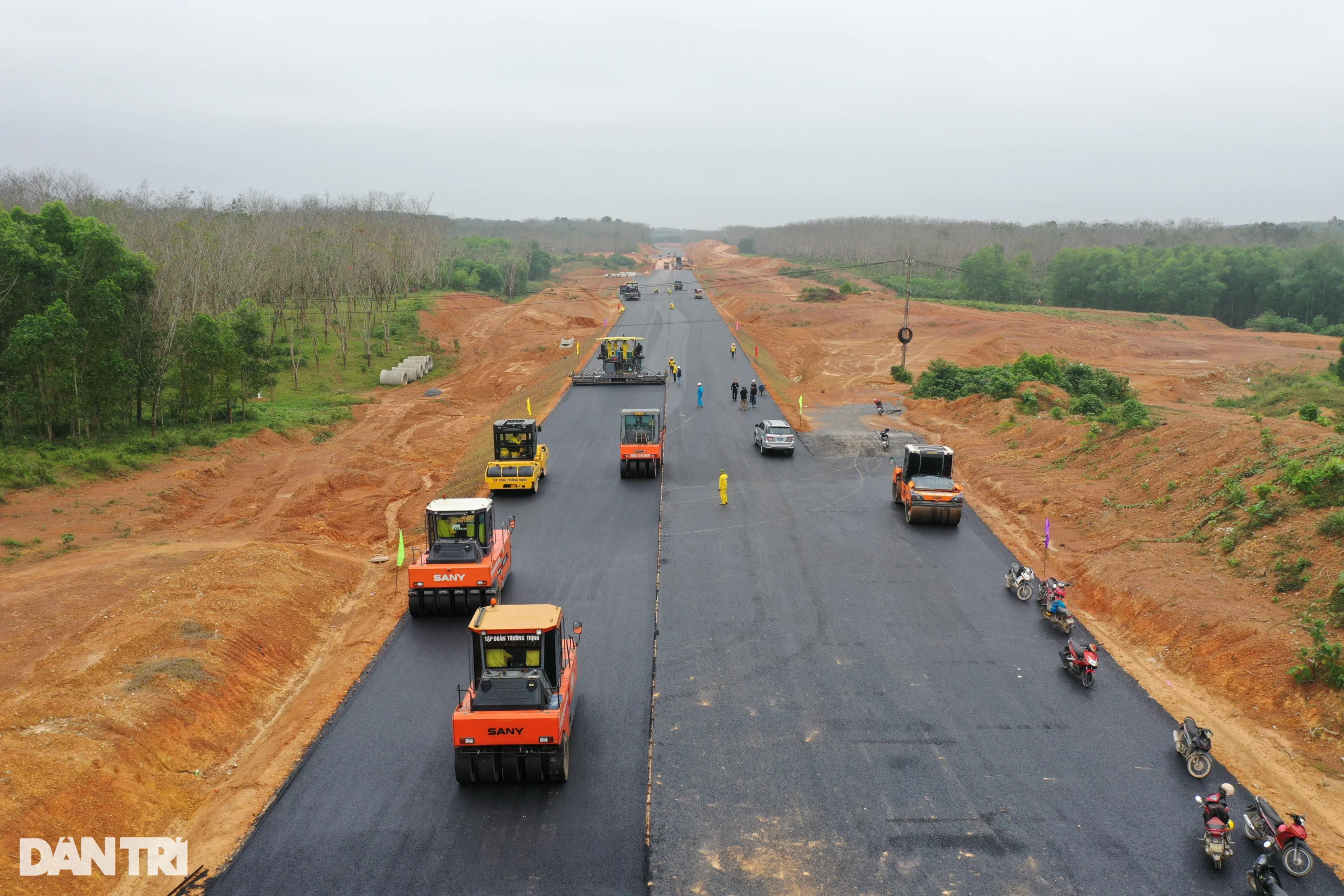 Работа через Тет на строительстве скоростной автомагистрали Север-Юг -  Vietnam.vn