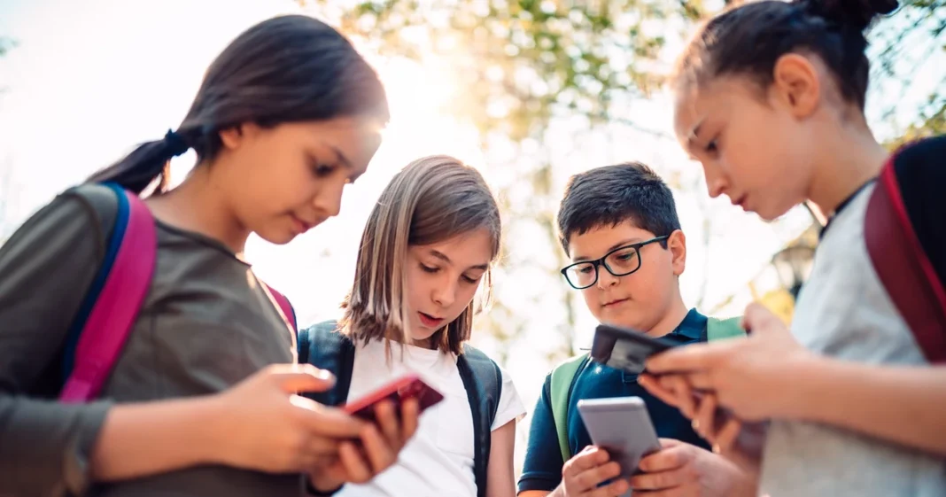 Mỹ: Bang Florida thông qua luật cấm trẻ em dưới 14 tuổi sử dụng mạng xã hội