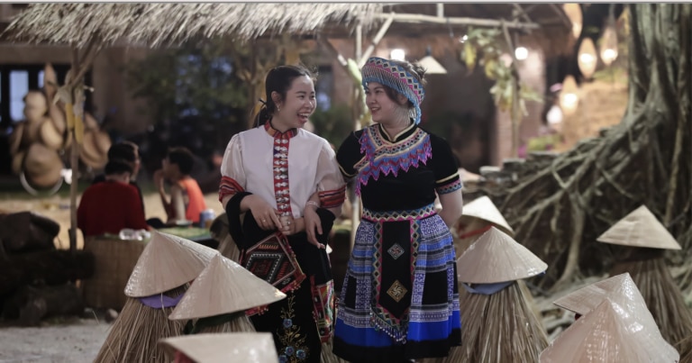 Giới trẻ hào hứng với đặc sản 3 miền tại lễ hội văn hóa, ẩm thực Việt
