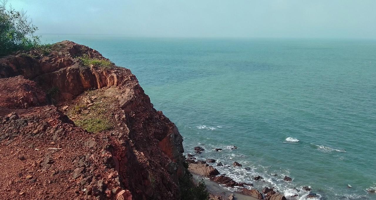 Взгляд на мирное море и небо на Бай Лу в Нгеане - Vietnam.vn