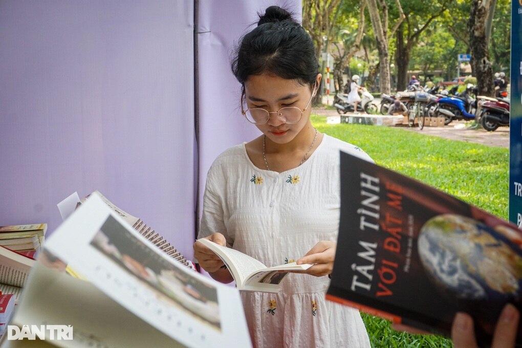 Ngày Sách và Văn hóa đọc lần 3 trưng bày 6 bộ Quốc sử của Việt Nam